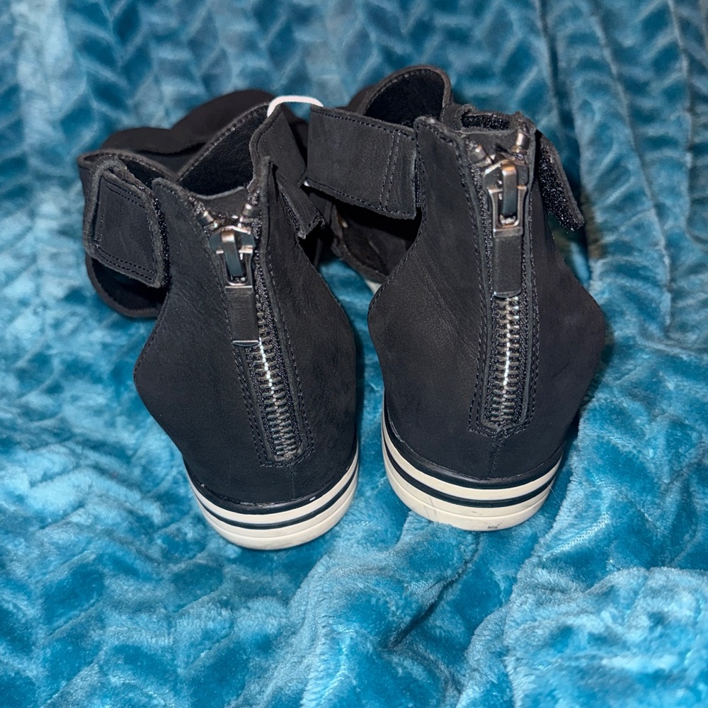 Eileen Fisher Black Strappy Sport Sneaker Sandals - 7 - Picture 4 of 6